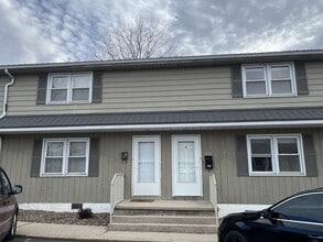 Building Photo - 611 Lincoln Way W