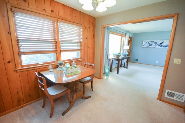 Foto del edificio - Spacious ranch style home in amazing Lowertown location!