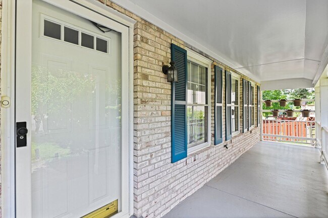 Building Photo - Great colonial on quarter acre lot! 9 Mont...