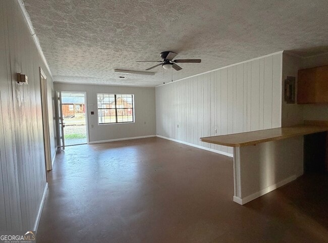 Building Photo - 7 Railroad St