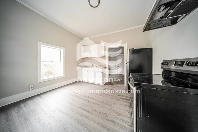 Building Photo - 815 Forrest Ave