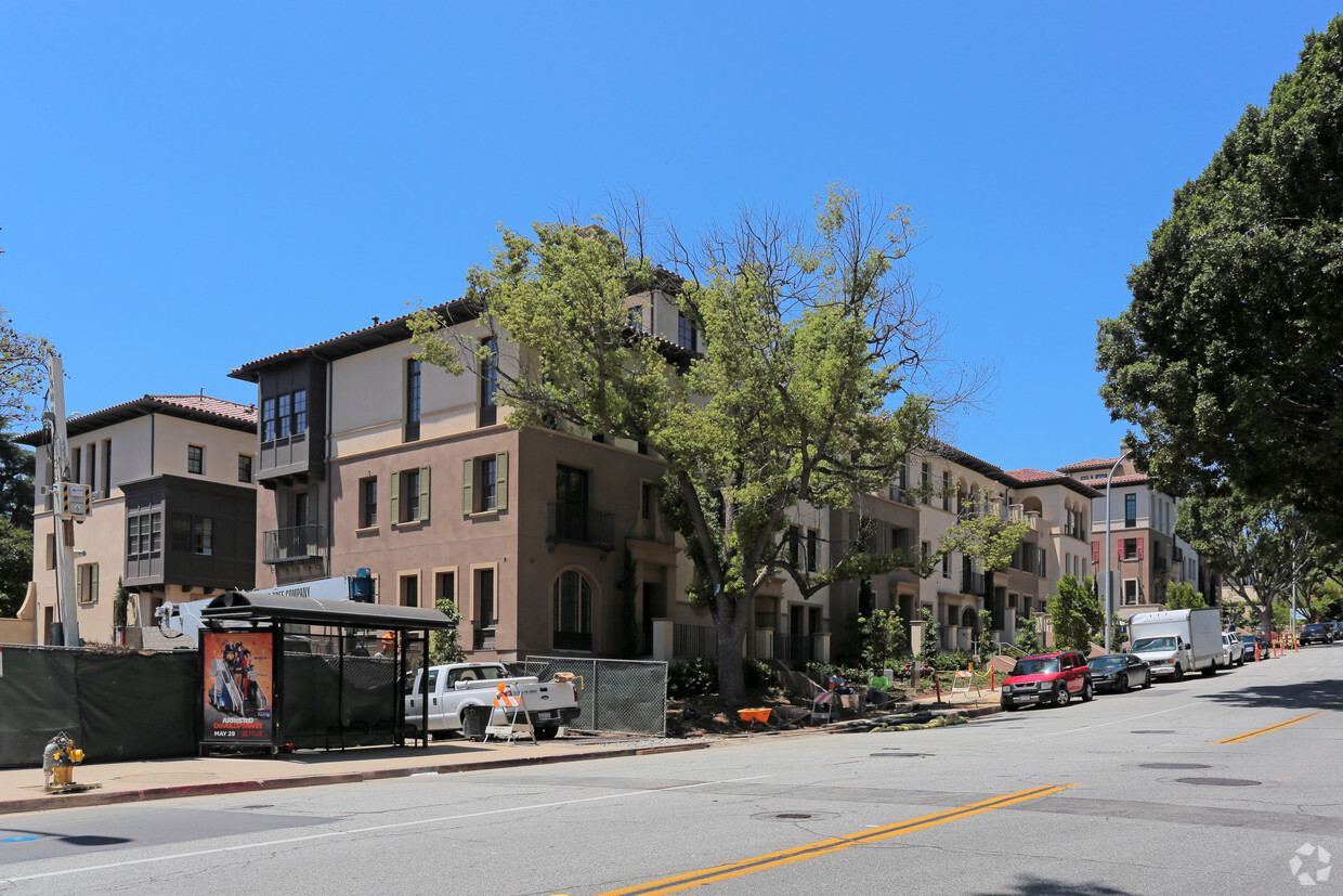 Primary Photo - Villas & Terraces at Ambassador Gardens