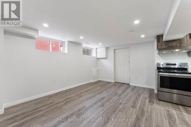 Photo du bâtiment - 326 E 19th St