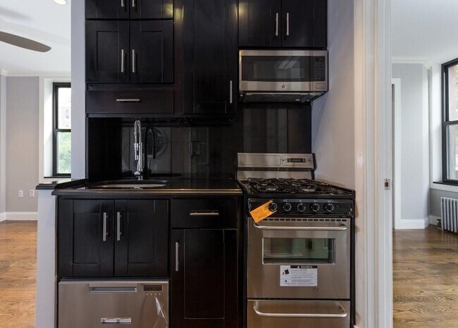 Foto del edificio - 396 E 10th St