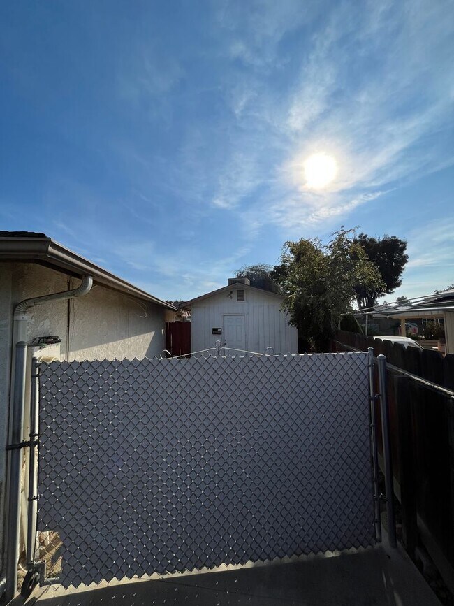 Foto del edificio - Cozy Studio in Porterville, Apply Now!