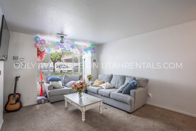 Building Photo - 761 E 820 N