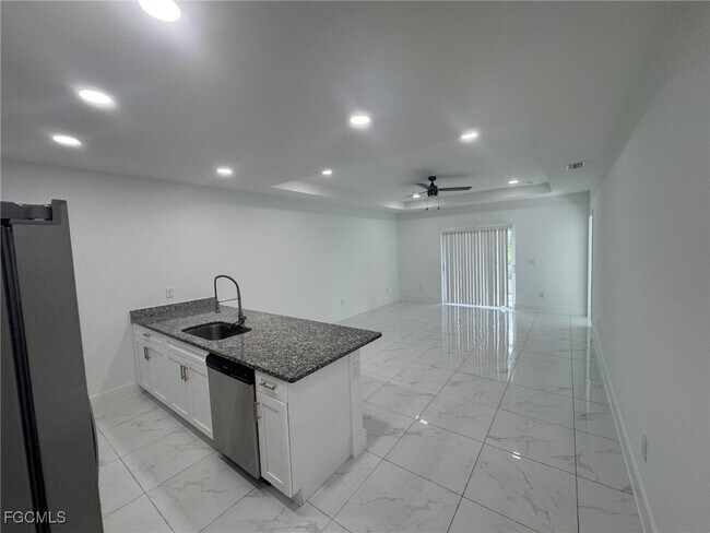Foto del edificio - 727 Gordon Ave S