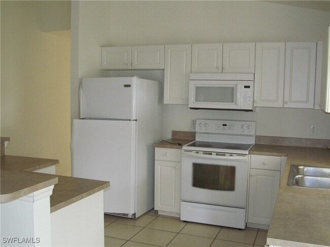 Building Photo - 335 Pinehurst Ave