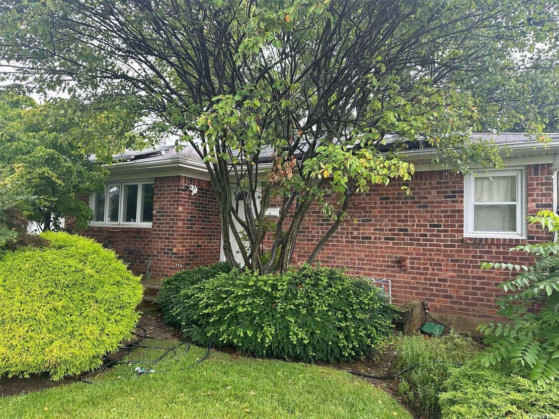 Primary Photo - 50 Felice Crescent