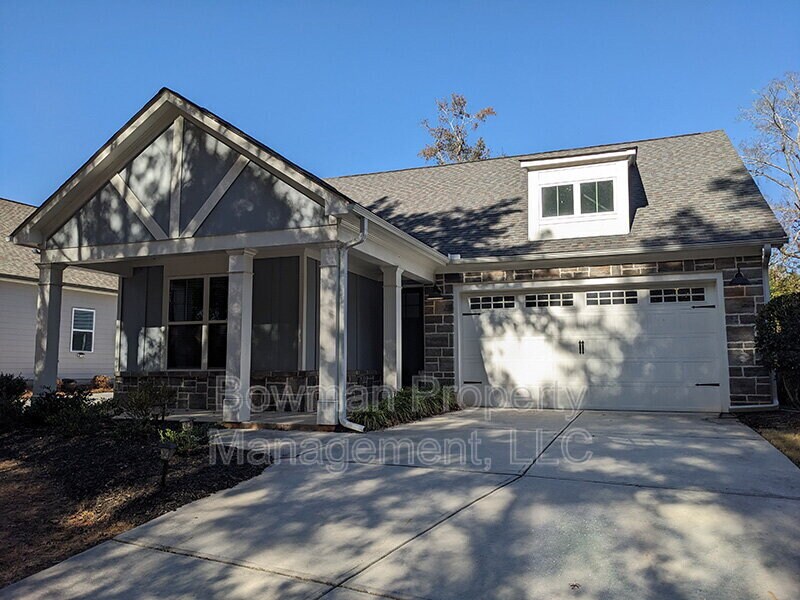 Primary Photo - 401 Edgewater Dr