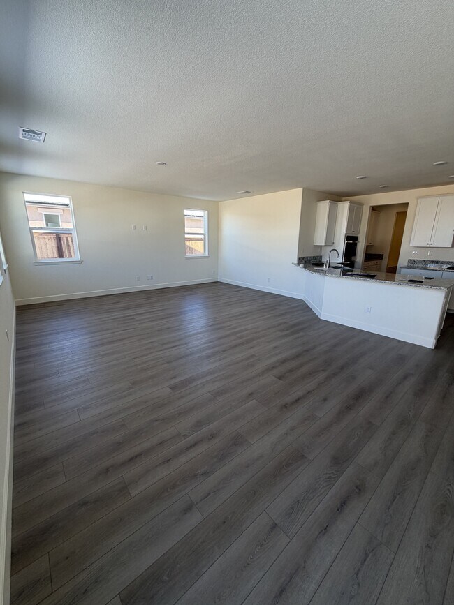 Building Photo - 7981 Desert Sappling Dr