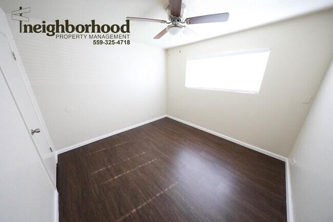 Foto del edificio - 1421 E Cambridge Ave