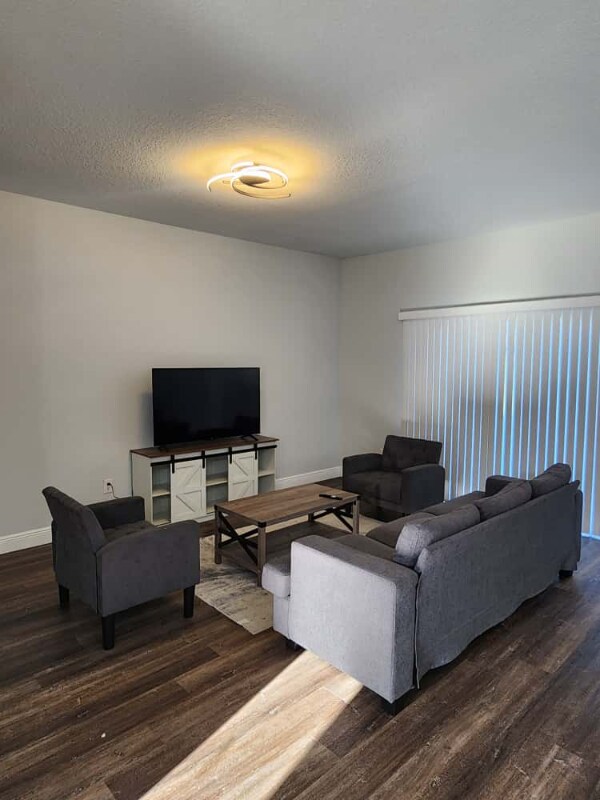 Foto del edificio - 817 Seabold Ave NW