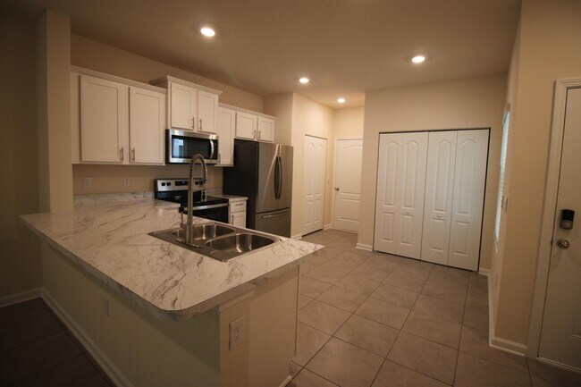 Building Photo - 9587 Star Dr