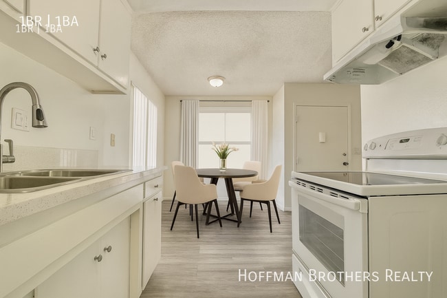 Building Photo - 15525 Nordhoff St