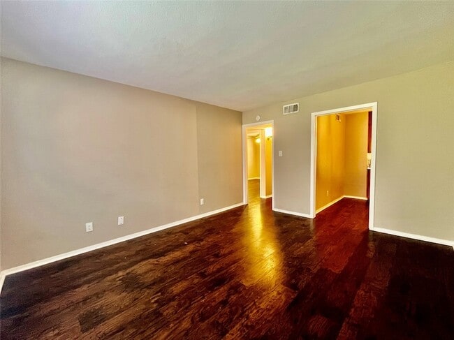 Building Photo - 1107 N Locust St