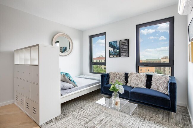 Foto del edificio - 37-46 72nd Street