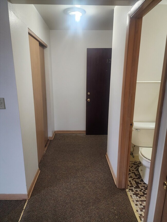 Building Photo - 6521