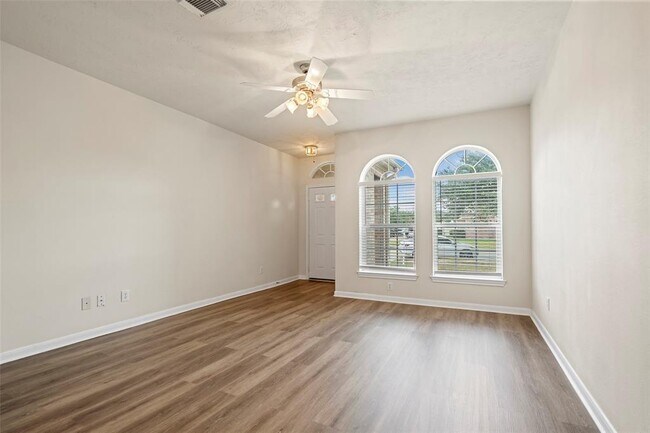 Building Photo - 13511 Forest Pines Village Ln