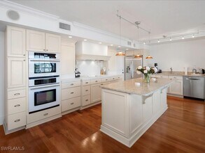 Building Photo - 2750 Gulf Shore Blvd N