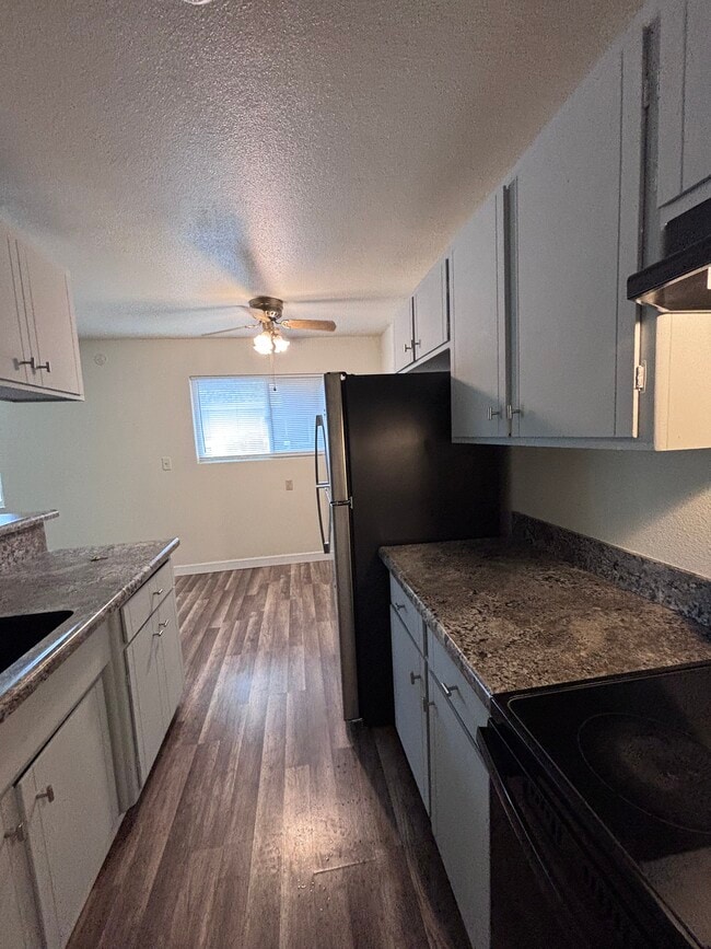 Building Photo - 139 W Lassen Ave