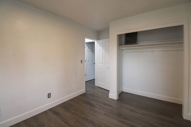 Building Photo - Keizer Home, Washer/Dryer Included, Large ...