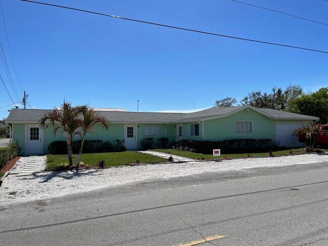Building Photo - 1008 3rd St