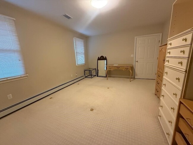 Building Photo - 33 Redwood Rd