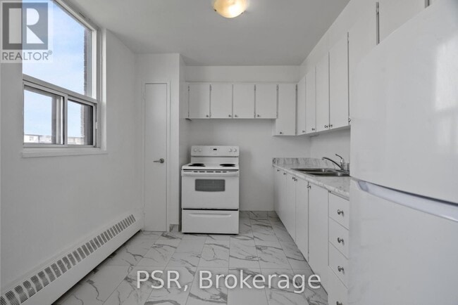 Building Photo - 105-1105 Rowena Dr