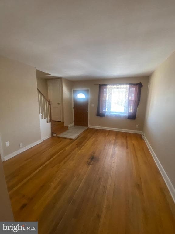 Building Photo - 518 Chalcot Square