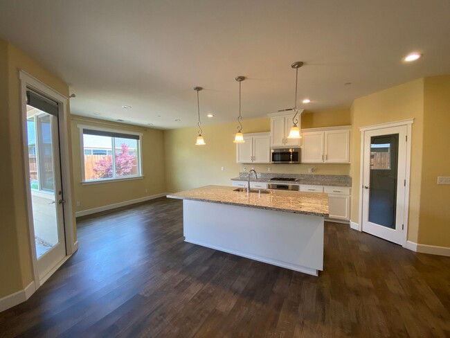 Foto del edificio - Large 3 bedroom 2.5 bath in Sycamore Creek