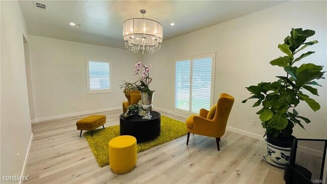 Foto del edificio - 3 br, 2 bath House - 1033 N California St