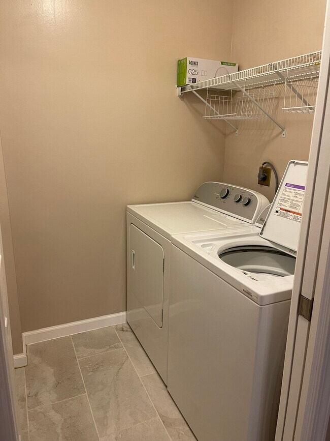 Building Photo - 2176 Hedgerow Road