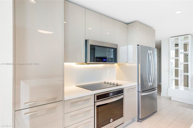 Building Photo - 3 br, 3 bath House - 2000 Metropica Way Ap...
