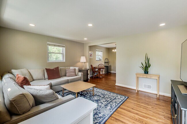 Foto del edificio - Fantastic 4 Bed + 2 FB with excellent outdoor space