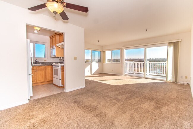 Foto del edificio - 4015 Crown Point Dr