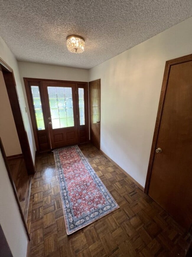 Building Photo - Spacious 4BR Brick Home with Office, Fireplace & Fenced Yard in Parkwood Terrace