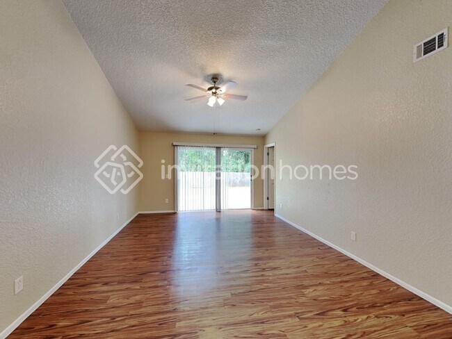 Foto del edificio - 7797 Fox Knoll Pl