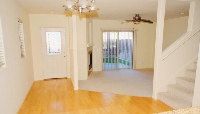 Building Photo - SPACIOUS 3BD/3.5BA TOWNHOUSE IN THE HEART ...
