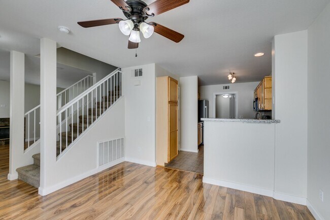 Foto del edificio - 3 Bedroom 2.5 Bathroom Townhouse in Henderson.