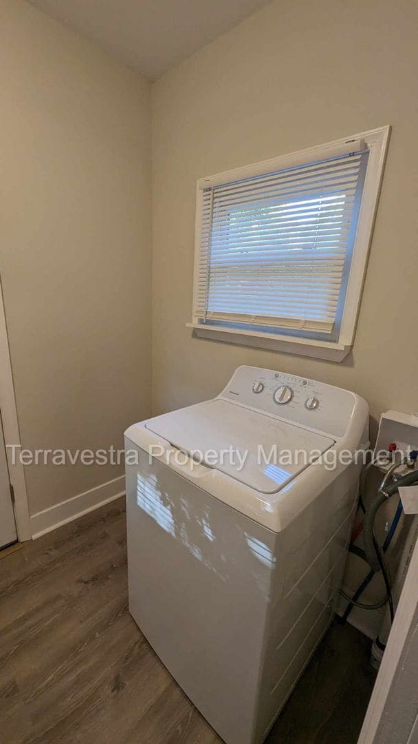 Building Photo - Single Family Upper Deerfield 3 Bed