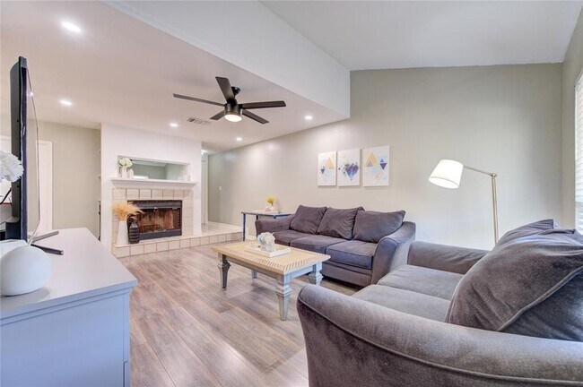 Building Photo - 2379 Briarwest Blvd