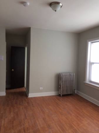 Foto del edificio - 3244-3246 N Pulaski Rd