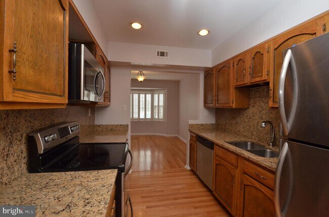 Foto del edificio - 6417 Eastleigh Ct