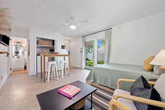 Foto del edificio - 2441 Granada Ave