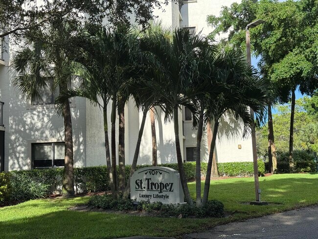 Foto del edificio - 2105 Lavers Cir