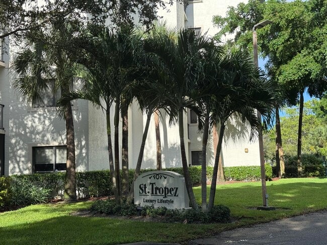 Building Photo - 2105 Lavers Cir