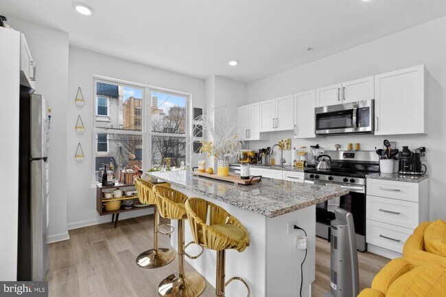 Foto del edificio - 2352 W Thompson St