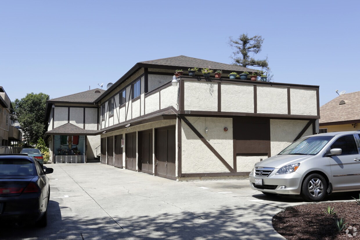 Foto principal - 810 S Flower St