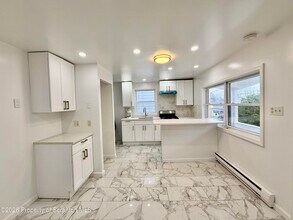 Building Photo - 140 Sand St